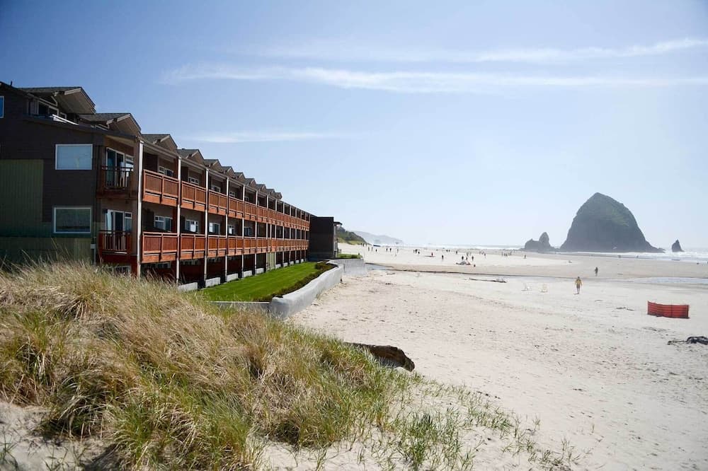 Surfsand Resort oceanfront rooms with Haystack Rock view on Cannon Beach, Oregon